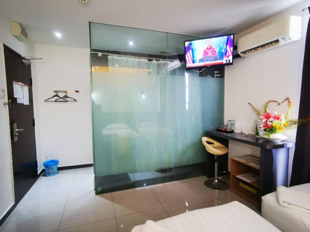 Dolphin Hotel Klang Exterior photo