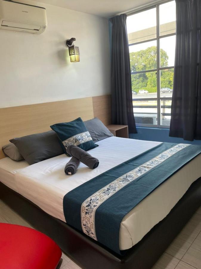 Dolphin Hotel Klang Exterior photo