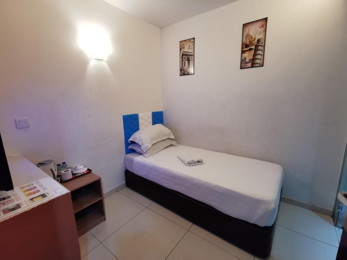 Dolphin Hotel Klang Exterior photo
