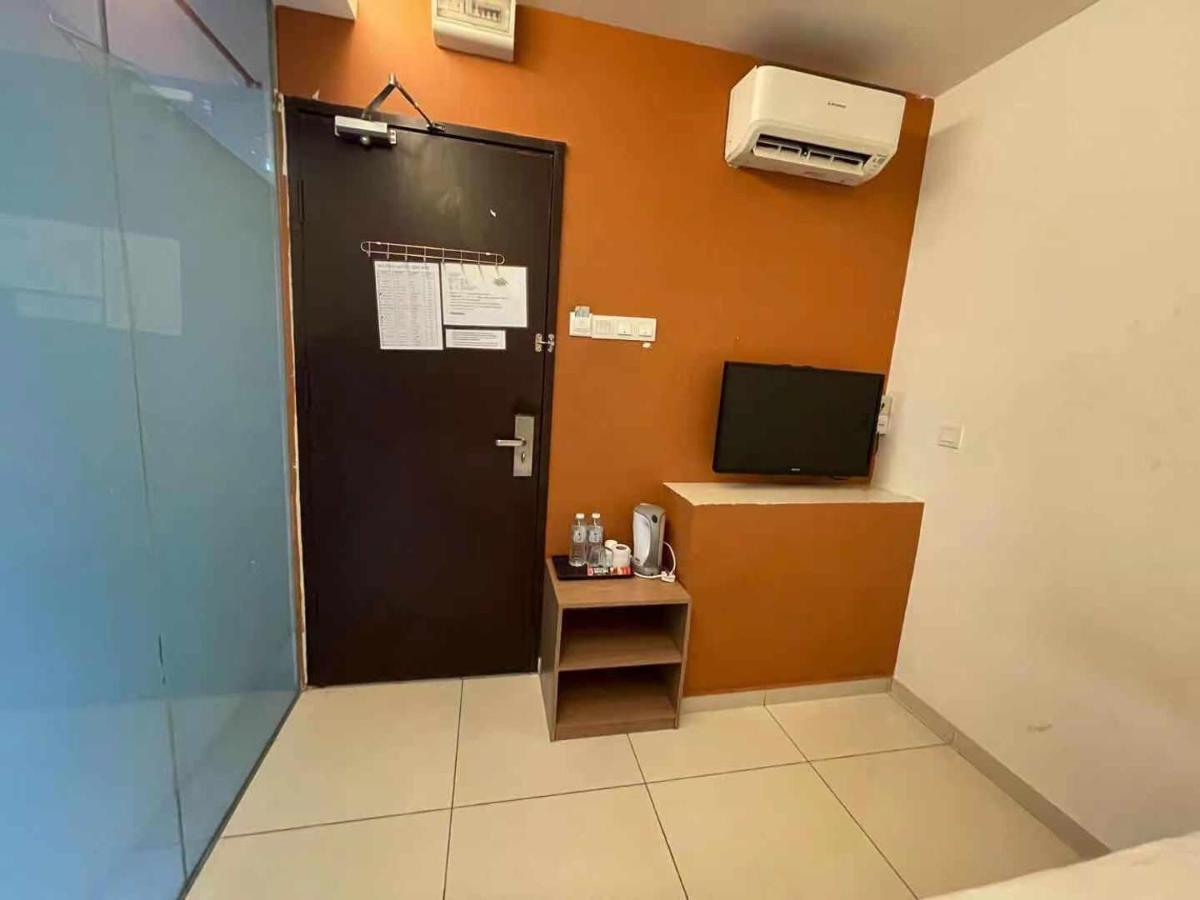 Dolphin Hotel Klang Exterior photo